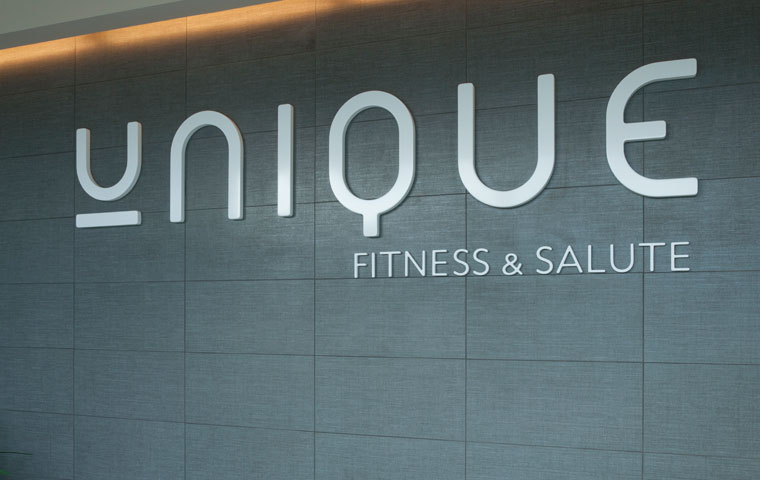L'insegna Unique, Fitness & Salute all'ingresso del centro